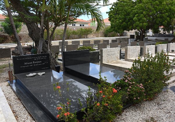 Curacao Cemetery: Morada Santa - Bottelier